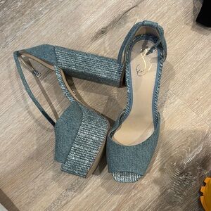 Denim platform heels
Size 10.5